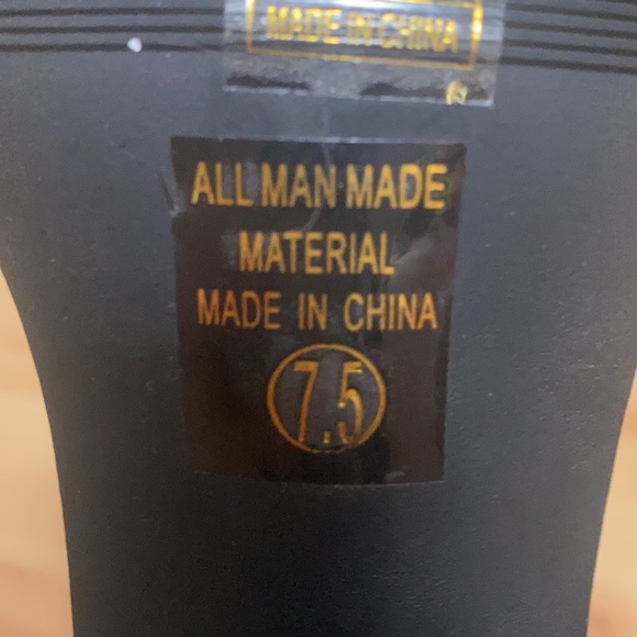 Size 7 black heels - Picture 4 of 4